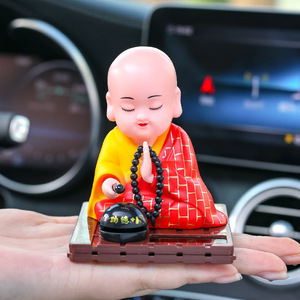 เครื่องประดับสำหรับรถยนต์รูปพระแบบโรบริคพลังงานแสงอาทิตย์ขนาดเล็กอุปกรณ์เสริมสำหรับรถยนต์ที่มีการเคาะลงบนปลาที่ทำจากไม้พระขนาดเล็ก - Product Image 3