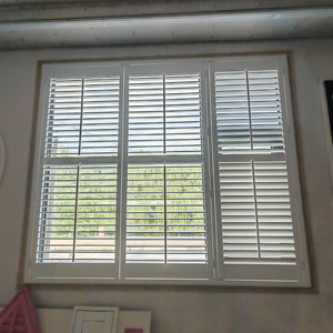 <span class=keywords><strong>Persiane</strong></span> in <span class=keywords><strong>Legno</strong></span> Verniciato Bianco Moderne, Su Misura, per Interni, Elegante Decorazione per Finestre del Soggiorno - Product Image 6