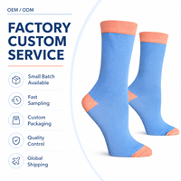 Chaussettes en coton pour femmes à logo personnalisé, faible MOQ, rayées et colorées, pour le quotidien, le bureau, la mode féminine, directement de l'usine