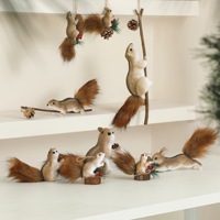 PARTYMENT Adorable Ornement de Noël en Peluche Écureuil Réaliste, Pendentif Animal de la Forêt Mignon pour Décoration de Sapin Festif et de Fête