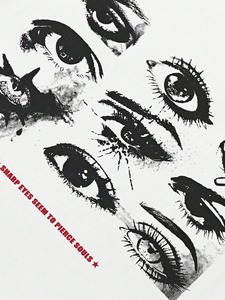 T-shirt blanc avec imprimé œil-rétro sur le dos, unisexe, personnalisable. F10 - Product Image 3