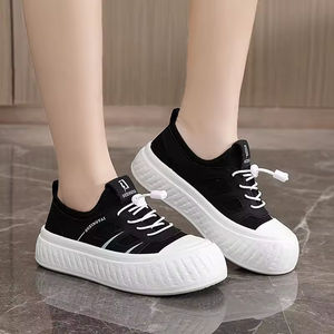 Baskets blanches tendance personnalisées pour femmes 2026 – Chaussures plates décontractées à enfiler, respirantes et antidérapantes pour l'été et l'automne LYKU - Product Image 3