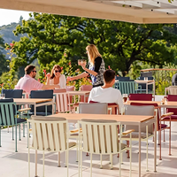 Ensemble table et chaises carrées longues et compactes de style nordique pour cour, café en plein air, terrasse, mobilier de loisirs pour patio
