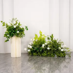 婚礼活动折纸柱甜点桌摆件架柱玫瑰花艺术与绿色桉树叶