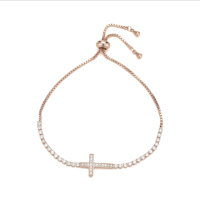 Bracelet de couple élégant et romantique avec croix, grande chaîne principale coulissante, idéal pour les fêtes et événements.