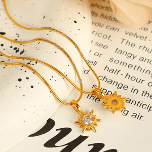 สร้อยคอจี้รูปพระอาทิตย์ สแตนเลสสตีล ชุบทอง 18k รูปดาว ประดับแบบกรงเล็บ เครื่องประดับสำหรับงานปาร์ตี้ - Product Image 3