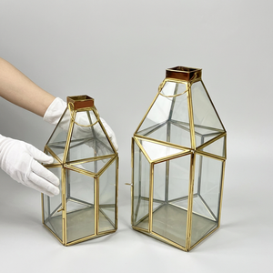 Fabricants de bougeoirs en verre avec cadre en laiton pour la décoration de la maison et les mariages - Product Image 4