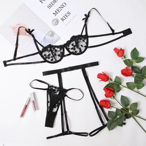 Hartvormig geborduurde kant lingerie set met strikdecoratie en kousenband - Product Image 4