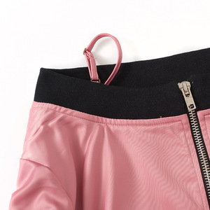 เสื้อผ้าเด็กแบบสม็อคขายส่ง เสื้อแจ็คเก็ตซาตินแบบควิลท์เปิดไหล่ - Product Image 5