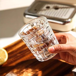 أكواب زجاجية منقوشة سعة 250 مل و300 مل للماء والعصير والمشروبات والبيرة بقاعدة ثقيلة - Product Image 3