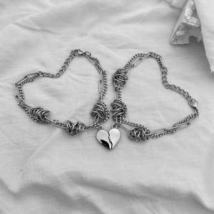 Pulsera y Brazaletes de Moda para Mujer en Acero Inoxidable 316L de Lujo Personalizados, Pulsera Magnética con Corazón para Parejas - Product Image 1