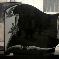 Stèle funéraire noire