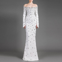 Robe longue blanche élégante en crêpe à col en V ornée de diamants, collection mode luxe 2026 pour femme