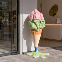 Statue de crème glacée sur pied en fibre de verre renforcée, illuminée et fabriquée sur mesure pour l'affichage en usine, dans les clubs, les bureaux et les espaces publics