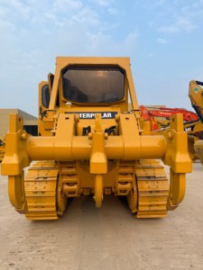 Bulldozer CAT D7G Usado en Buen Estado, con Funcionamiento Estable en Ralentí, para Trabajos de Desbroce de Grandes Terrenos y Eliminación de Maleza - Product Image 2