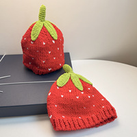 Grensoverschrijdende handgemaakte jacquard gebreide aardbeihartpatroon unisex schattige wollen hoed dagelijkse casual all-match fruitmuts
