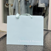 Sacs cadeaux en carton écologiques de luxe, imperméables et réutilisables avec revêtement UV pour vêtements, chaussures, chaussettes et fourrures