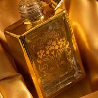Flacon de parfum rechargeable 15 ml en verre doré rectangulaire, avec bille roulante florale, applicateur à immersion et vaporisateur – Trois options d'application, format voyage