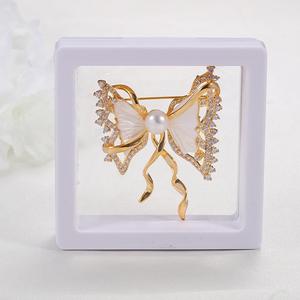 Broche de luxe en perles d'eau douce papillon haut de gamme, anti-éblouissement, simple, avec motif numérique - Product Image 4