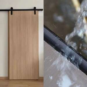 Porte de grange intérieure en bois massif imperméable à l'eau de quincaillerie noire en cristal de carbone pour les maisons de construction nouvellement fabriquées - Product Image 3