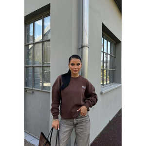 Sudadera con Capucha de Seda Marrón para Mujer con Texto Bordado en la Espalda, Diseño con Cierre de Cremallera, Sudadera de Invierno con Capucha - Product Image 3