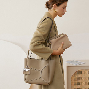 Sac <span class=keywords><strong>à</strong></span> <span class=keywords><strong>main</strong></span> <span class=keywords><strong>de</strong></span> <span class=keywords><strong>marque</strong></span> internationale célèbre pour femmes, en cuir <span class=keywords><strong>de</strong></span> vachette souple, <span class=keywords><strong>de</strong></span> haute qualité, grande capacité, sac fourre-tout <span class=keywords><strong>à</strong></span> bandoulière - Product Image 5