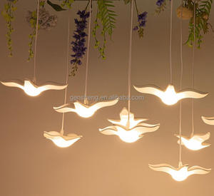 Mini luces de fiesta Bola de discoteca giratoria Sonido activado 7 colores 4 modos de reproducción Luz de música Dj recargable con control remoto - Product Image 3