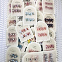 Vente en gros de faux ongles de luxe uniques à presser – Liquidation pour ongles réutilisables de haute qualité très populaires – Prix d'usine aléatoire pour les stands