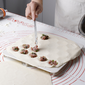 Ustensiles de cuisine : Moule à raviolis russes, moule à pelmeni en plastique, machine à presser la pâte pour la préparation de dumplings à la viande - Product Image 4