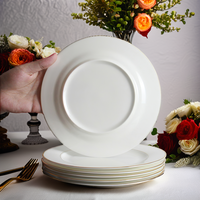 Vente en gros d'assiettes de présentation en porcelaine fine à bordure dorée service de vaisselle en céramique décorative assiettes de table apéritif de mariage blanches