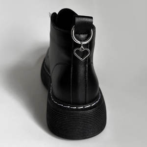 Venta al por mayor de metal recorte estrella de cinco puntas <span class=keywords><strong>Martin</strong></span> botas zapato hebilla Dulce Estrella fresca Cruz amor colgante zapatos accesorios colgantes - Product Image 3