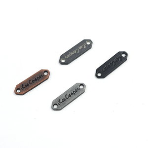 Etiqueta de Metal con logotipo personalizado para ropa - Product Image 2