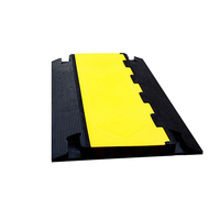 Canaux en caoutchouc Protecteur de câble Heavy Duty Defender Utilisation extérieure Rampe de câble de sécurité durable pour chaussée à 5 canaux