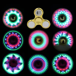 Vente en gros 7 couleurs Lumière LED Lumineux Fidget Spinner Hand Spinner Golw in the Dark Jouets Pour Enfants Fidget Spinners