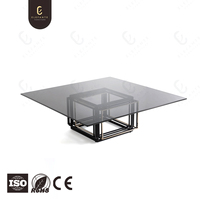 Ensemble de table à manger en verre luxueux moderne haut de gamme 6-8 capacité de chaise forme carrée élégante pour meubles de restaurant à la maison de villa
