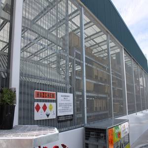 Clôture anti-escalade de haute sécurité certifiée anti-coupure 358, pointes supérieures en fer et acier revêtues de PVC, 7 pieds, couleur noire, traversant la maison - Product Image 2