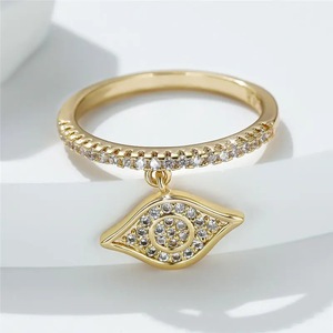 Bague à breloque géométrique Mystic Eye pour femme, bijou de doigt tendance et unique, signé par un créateur - Product Image 1