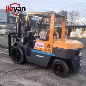 Montacargas Diésel TCM Japón de 5 Toneladas de Segunda Mano con Motor Isuzu, Caja de Cambios y Motor, Precio Nuevo en Stock - Product Image 1