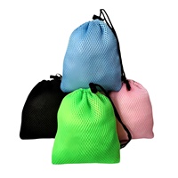 Sac de rangement en maille portable personnalisable avec cordon de serrage, couleurs rose, orange, vert, violet, logo, idéal pour cadeaux et usage domestique