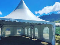 Tente Pagode de Luxe Robuste à Structure en Aluminium pour Événements Extérieurs, Mariages et Fêtes, avec Fenêtres de Style Église