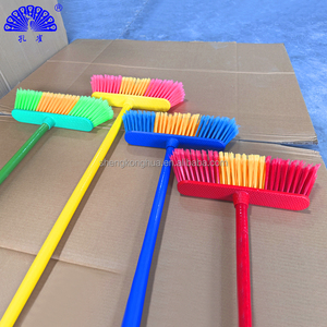 Escobas <span class=keywords><strong>de</strong></span> Plástico Resistentes al Por Mayor <span class=keywords><strong>con</strong></span> Mango Largo <span class=keywords><strong>de</strong></span> <span class=keywords><strong>Madera</strong></span>, Juego 2 en 1 <span class=keywords><strong>de</strong></span> <span class=keywords><strong>Escoba</strong></span> y <span class=keywords><strong>Palo</strong></span> para Limpieza <span class=keywords><strong>de</strong></span> Suelos del Hogar - Product Image 2