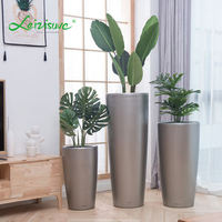 Vente en gros de décoration de jardin d'intérieur Grands pots de fleurs Masetas en plastique de grande taille pour plantes d'extérieur verticales noires