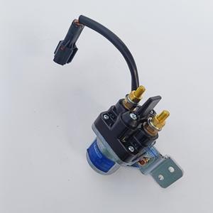 Contacteur de disjoncteur Doosan Daewoo 30A 24V DC avec connecteur pour chariot élévateur électrique D50153111 - Product Image 1