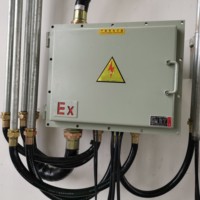 Boîtier de distribution en acier laminé à froid 400V sur mesure, étanche, pour montage mural, avec hub de contrôle et fenêtre de surveillance pour toit incliné