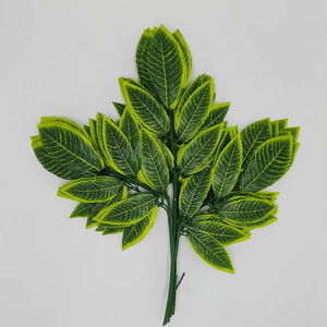 Branches de mangue artificielles en plastique 65 cm, réalistes, écologiques, résistantes à l'eau, pour décoration suspendue de fêtes, paysages et jardins, vertes - Product Image 2