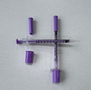 Jeringa de <span class=keywords><strong>Insulina</strong></span> Desechable Estéril de Color Morado con Agujas de 0.5ml 1ml U-100 30G 31G 6mm 8mm para la Mayoría de los Tipos de <span class=keywords><strong>Insulina</strong></span> Humana - Product Image 1