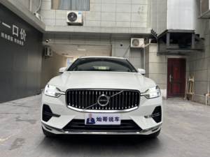 Volvos XC60 2024 B5 2.0T 48V Mild Hybrid AWD Inscription Luxury Edition Usados, Distancia entre Ejes de 2865 mm - Product Image 3