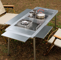 Table pliante portable moderne IGT en aluminium noir et argent pour camping et pique-nique en plein air