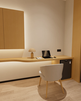 Solution tout-en-un pour hôtels : Ensemble complet de meubles en bois pour chambre d'hôtes, comprenant lit, étagère de rangement et armoire, pour l'hôtellerie
