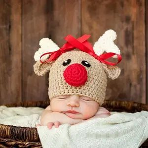纯色系列手工圣诞鹿角风格的新生儿婴儿的帽子为婴儿的圣诞装饰和摄影